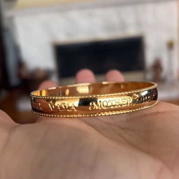 Mother Gift Set “Mother” Gold Tone Bangle & Castellbel Rose Scented Soap New - Picture 4 of 8